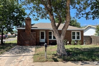 Building Photo - Coming Soon! Charming 3-Bedroom Rent Home ...