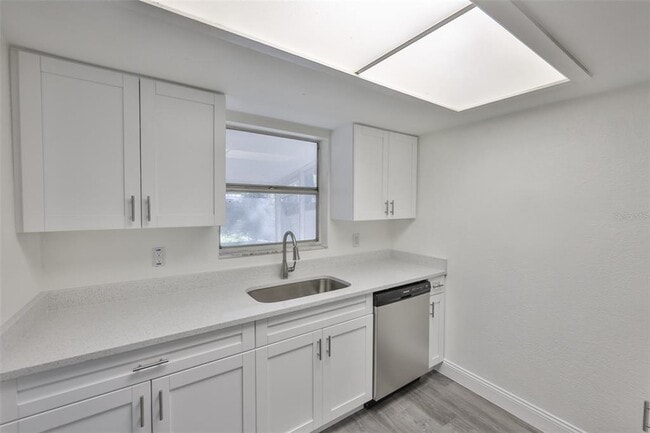 Building Photo - 11507 Valencia Dr