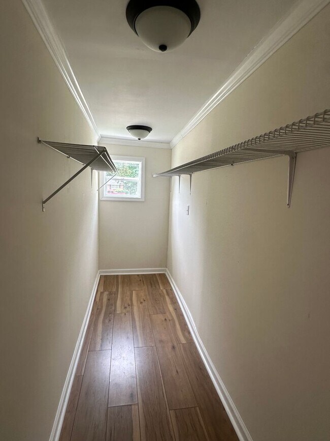 Building Photo - 1008 Speight St