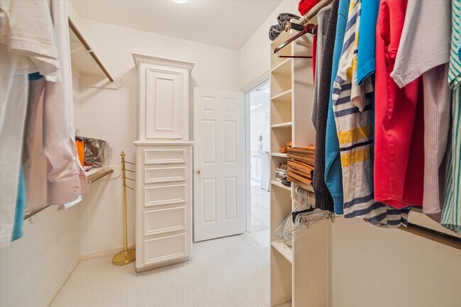 Building Photo - 2214 Potomac Dr