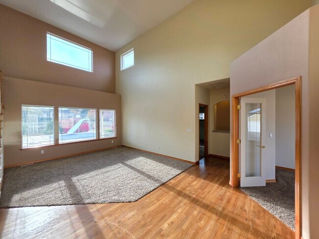 Building Photo - 3493 Hanstead St