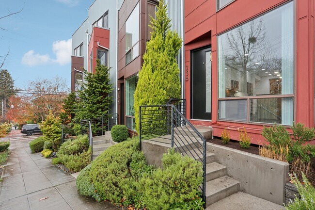 Building Photo - 256 E Roanoke St