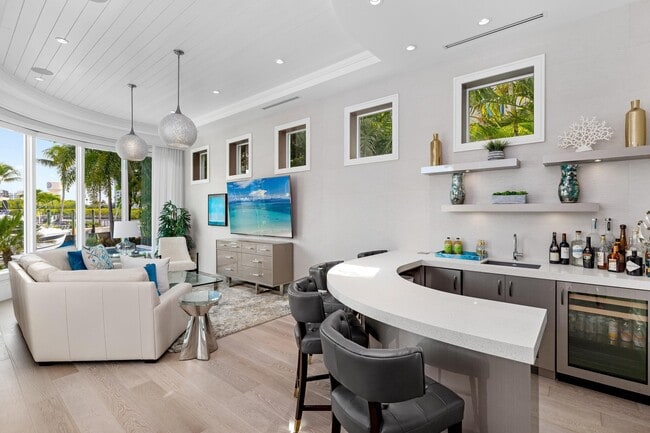 Building Photo - 863 Enfield St