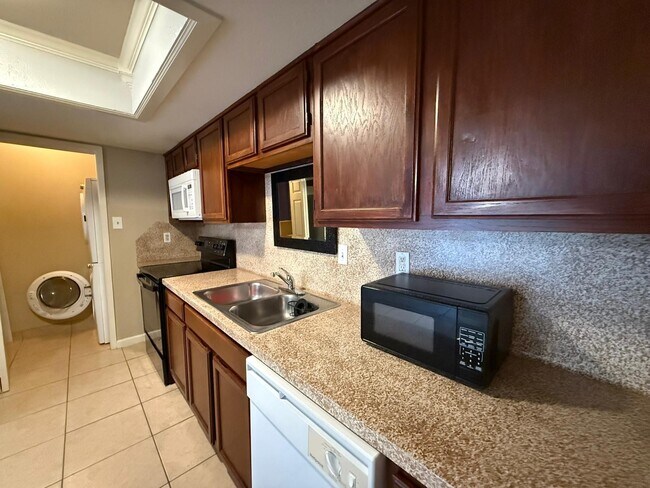 Building Photo - 14777 Wunderlich Dr