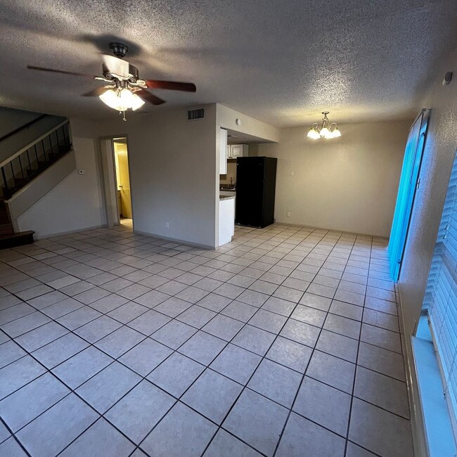 Building Photo - 7204 Creekside Dr