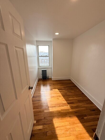 Building Photo - 2051 33rd St