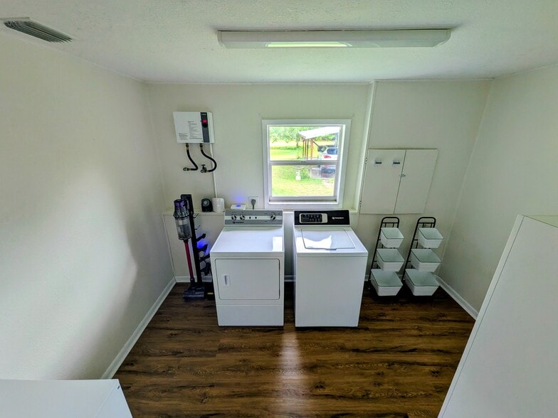 Building Photo - 5740 Floy Dr