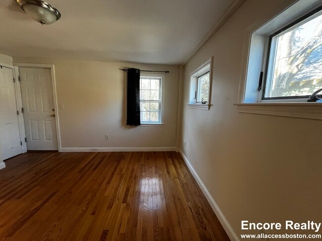 Building Photo - 57 Day St