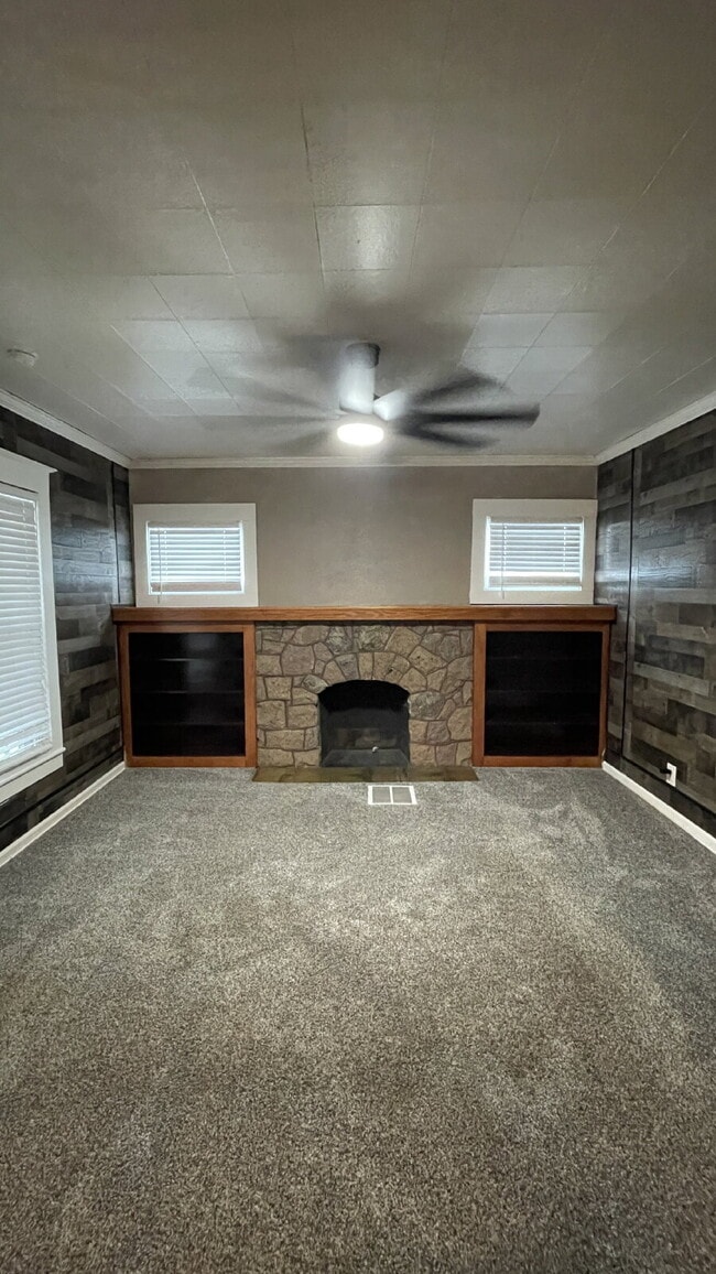 Building Photo - Cozy, Updated 1-Bed Apartment Near Downtown Sharon with In-Unit Laundry!