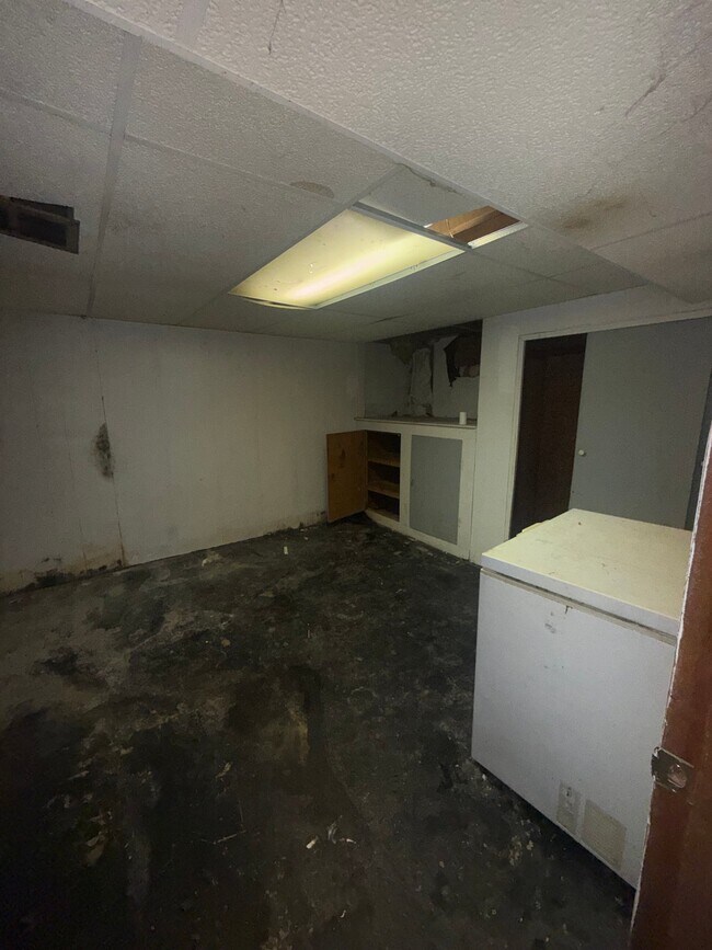 Building Photo - 3002 Arizona Ave