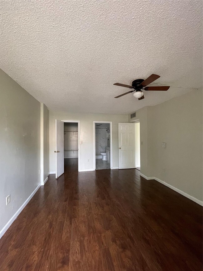 Building Photo - 4158 Inverrary Dr