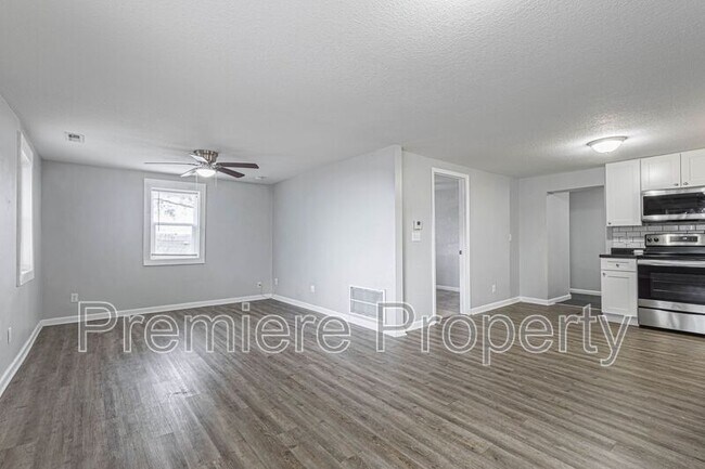 Building Photo - 15400 E 54th St