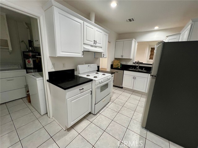 Building Photo - 18656 Runnymede St