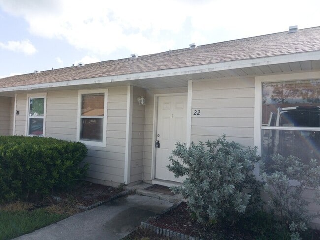 Primary Photo - 22 Sandalwood Ct
