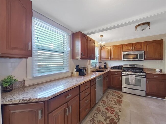 Building Photo - 614 8th St N