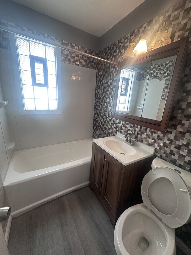 Building Photo - 16313 Clearview Ave