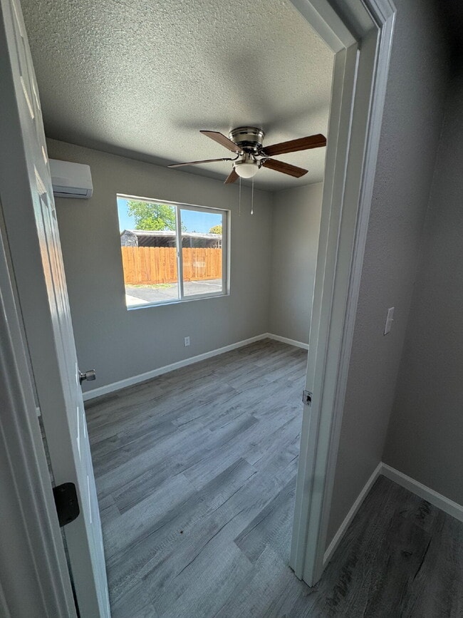 Building Photo - Now Available – Renovated 2 Bed / 1 Bath A...