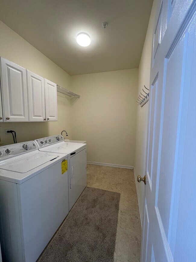 Building Photo - 857 Stuarts Dr