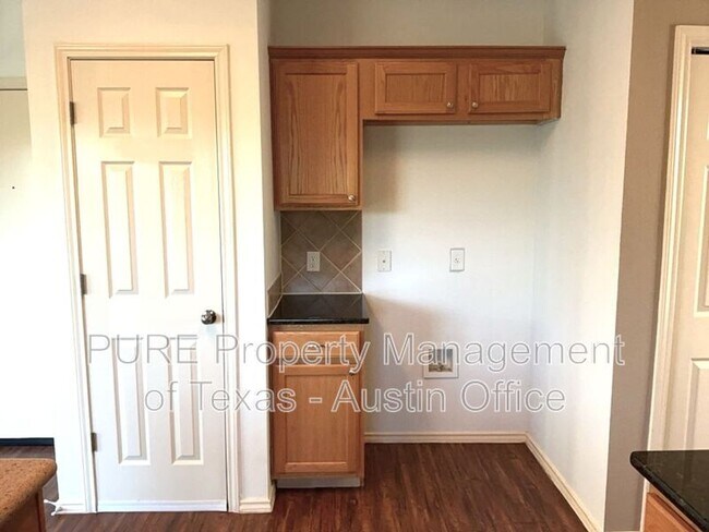 Building Photo - 10520 Dunham Forest Rd