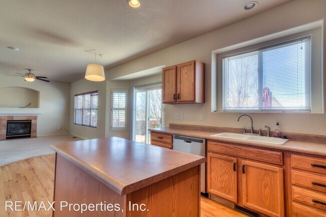 Building Photo - 4 br, 3.5 bath House - 5802 Pioneer Mesa D...