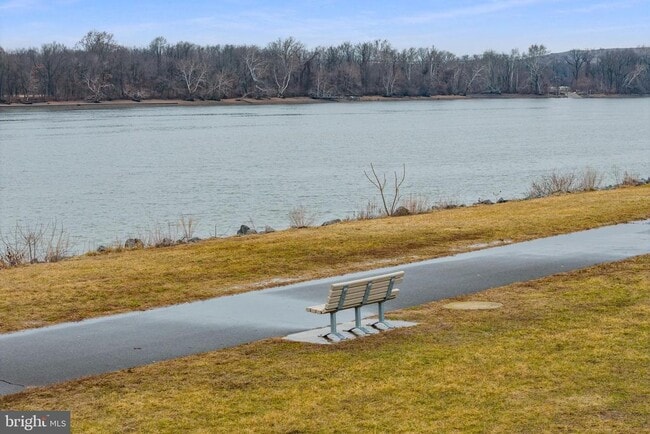 Building Photo - 12 6th Ave