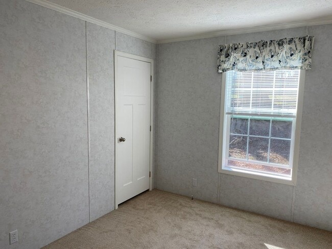 Building Photo - 135 Church Rd