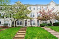 Building Photo - Spacious Updated 3BR Home with Converted Den