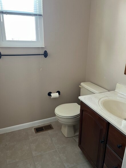 Powder Room - 112 Forest Dr