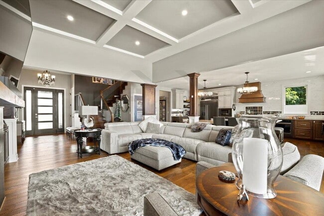 Building Photo - 8184 Woodland Shore Dr