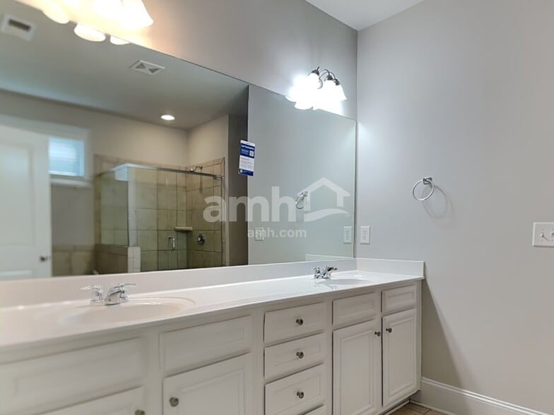 Building Photo - 146 Water Oak Dr