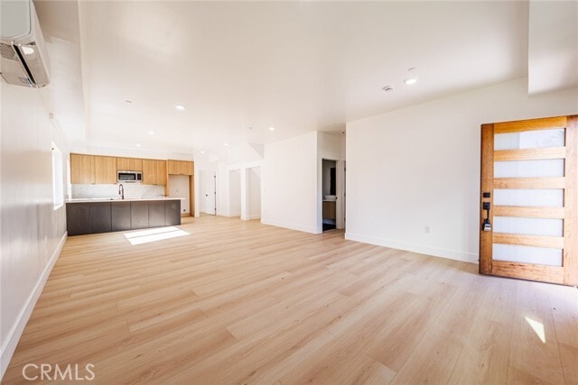 Building Photo - 1557 S Ogden Dr