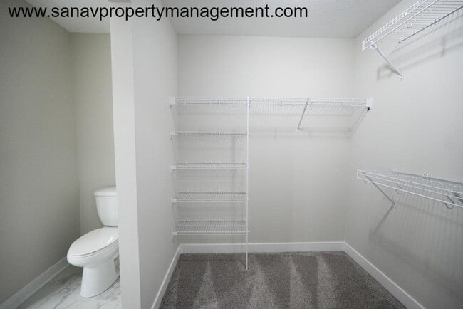 Building Photo - Stunning Single Family Home in Norwalk!