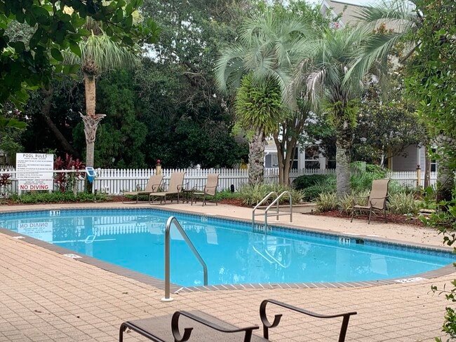 Building Photo - 4565 Woodwind Dr