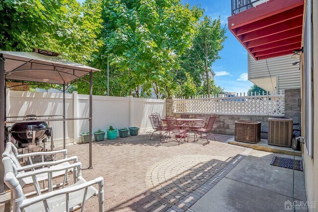 Building Photo - 125 Elizabeth Ave