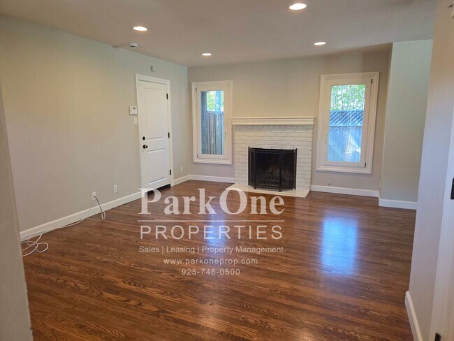 Building Photo - 137 Lombardy Ln