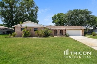 Building Photo - 63 Club House Blvd