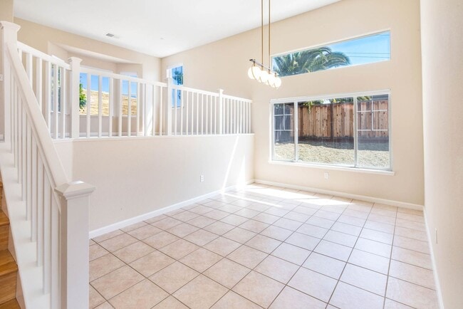 Building Photo - Gorgeous 4 Bedroom with SOLAR in Shadow Lakes!