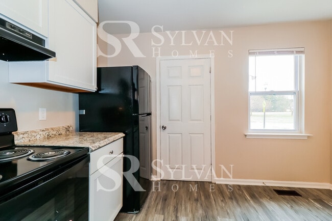Building Photo - You will love this cozy home!!