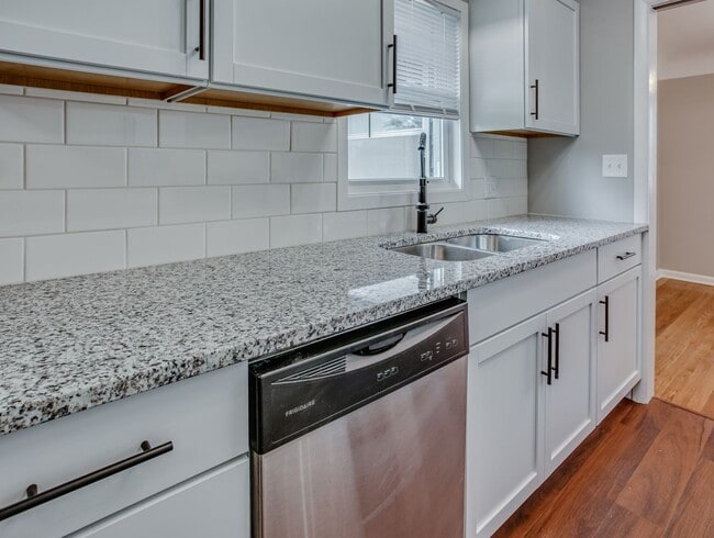 Building Photo - 7071 Izard St