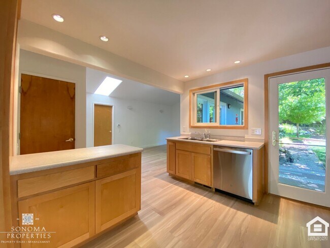 Building Photo - Inviting 3BD/2BA Home in Glen Ellen