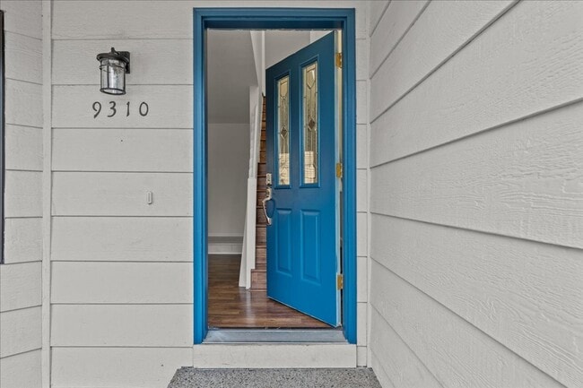 Building Photo - Beautifully renovated 4-bdrm, 2-bath Tuala...