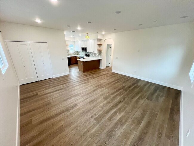 Building Photo - 669 Townsite Dr