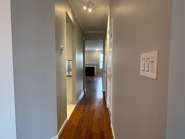 Building Photo - 450 Hartford Dr