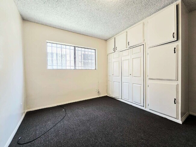 Building Photo - Charming and affordable 2-bedroom, 1-bath ...
