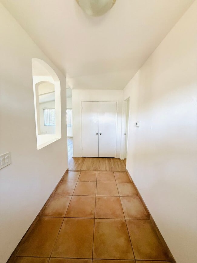 Building Photo - charming single-story 3-bedroom, 2-bathroo...