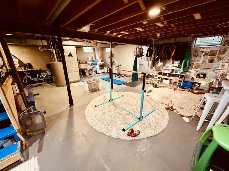 Building Photo - 2060 Rockstone Ln