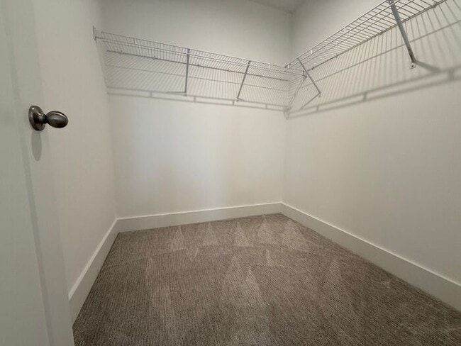 Building Photo - 3BR/3.5BA 3-Story Townhome w/ Quartz + W/D in Decatur