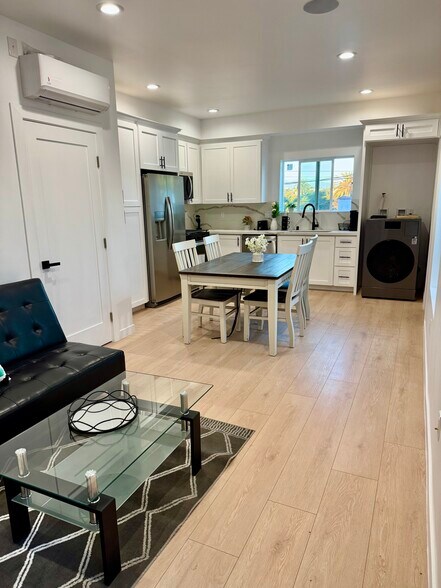 Building Photo - 2681 Pomeroy Ave