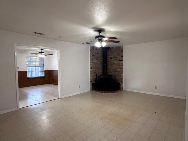 Building Photo - 124 Plum St