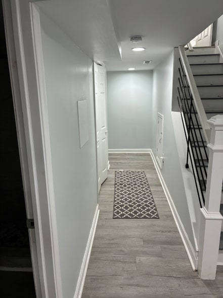 Building Photo - 820 N Lakewood Ave